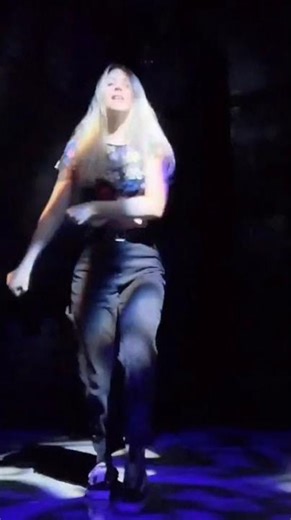 Uses theatre lights for dramatic effect! They did so well at... #Shorts #ameliagabs