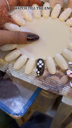 Black beauty with blooming magic! 🖤🌸 #shiningnails #nails #naildesigns