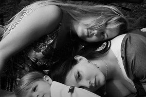 Lirik Lagu 'Take Me Home, Country Roads', - Lana Del Rey, dengan Terjemahan - Sonora.id