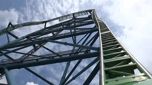 Würden Sie mit DIESER Achterbahn fahren?