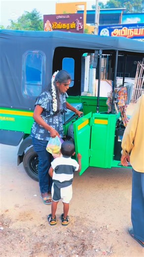 Lavanya Karthick on Instagram: "Evloo 😳😳…"