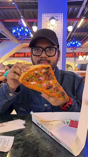 LA PINO'Z BUTTER CHICKEN PIZZA REVIEW | GIANT SLICE PIZZA WITH BUTTER CHICKEN & EXTRA CHEESE