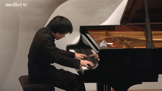 [MONDAY MOTIVATION] 🎹 Start a new week with a tune that inspired a legendary scene from Tom and Jerry: Liszt’s Hungarian Rhapsodies No. 2 in C-sharp Minor! Watch the brilliant 藤田真央 - Mao Fujita’s perfect performance and watch the full recital available on medici.tv! 🎹 https://bit.ly/41qmEGe | medici.tv