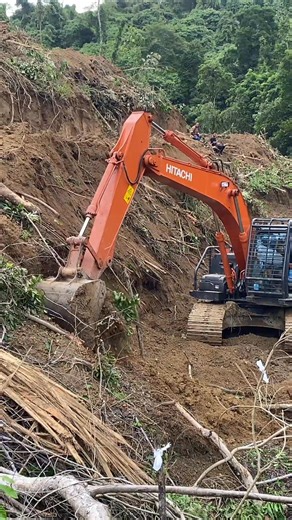1.6K views · 5 comments | excavator hitachi road #hitachi #reelsusa #excavator | Bulldozer Texas | Facebook