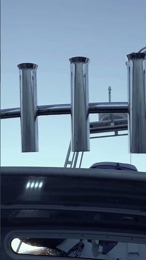 Rare 33' Custom EagleCraft Flybridge – A Must-See!