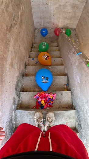 👣🎈💥Challenge the staircase obstacle course and pop the colorful balloons!#shorts
