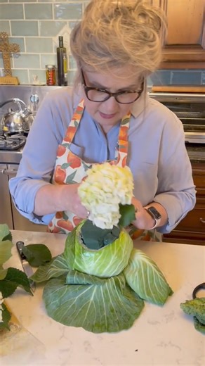 5.8K views · 131 reactions | Check out Lisa's ✨adorable✨ cabbage centerpiece! Learn how you can make one for your upcoming Easter table or any occasion!  #RoomToRoom #CabbageCenterpiece #FreshFlowers #FloralArrangement #Easter #EasterDecor #TheresNoPlaceLikeHome | Room to Room Furniture | Facebook