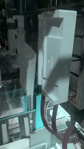 EPS shape moulding machine.Factory process you don't see every day.