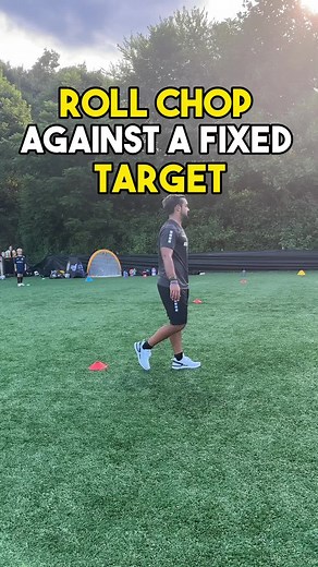 Roll chop against a fixed target 🎯 More realistic scenario, where you dribble and execute your skill at speed ⚡️ Always work with both feet 👣 #FDB #Soccer #Football #Skills