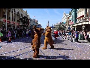 The most rare Disney characters ever in a parade !!