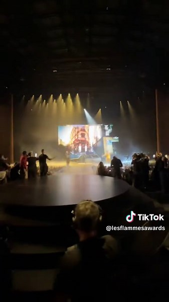 Les Flammes : Performance Énergique au Festival Spotify France