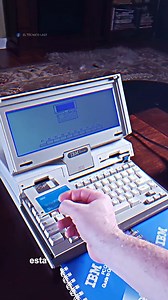 57K views · 1.3K reactions | Hoy volvemos a 1986… a una época de disquetes, cables gruesos y sueños enormes. Dentro de esta caja hay algo más que una máquina: hay un recuerdo de cuando la tecnología comenzaba a escaparse del escritorio y a viajar con nosotros #pc #IBM #laptop | EL TÉCNICO LAST | Facebook