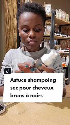Recette de shampoing sec naturel pour cheveux bruns à noirs