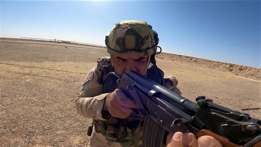 📍Irak | Sur le terrain ! 🇮🇶🇫🇷 Les armées françaises partagent des savoir-faire spécifiques en milieu désertique avec les forces armées irakiennes. 👉 Partenariat de confiance au profit de la stabilité régionale. | Armée française - Opérations militaires