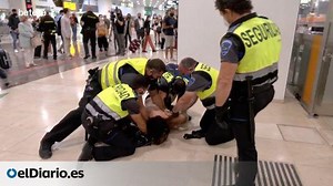 Agresión de un vigilante de seguridad a una mujer trans en la estación de Sants de Barcelona
