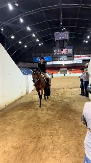 🐴✨ Day 5 at the 2025 All American Quarter Horse Congress! ✨🐴 A day full of sleeping, shopping, and showing — the perfect Congress combo 😴🛍️💫 Lorna and Daphne placed 13th in Small Fry Hunt Seat Equitation, and we couldn’t be prouder! 👏🐴 Such a fun day surrounded by great people, pretty ponies, and lots of sparkle ✨ #QuarterHorseCongress #AQHA #HorseShowLife #SmallFryHuntSeat #AQHAProud | Onna Downey Roberts