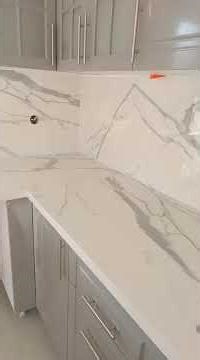 Implementing stone on kitchen cabinets and walls with porcelain