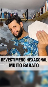 Aprenda a fazer revestimento hexagonal de forma MUITO BARATA, fácil e divertida. Projeto perfeito para fazer com o mozão. #diy #façavocêmesmo #revestimento #decoração #arquitetura #gesso #guitoledo | Gui Toledo
