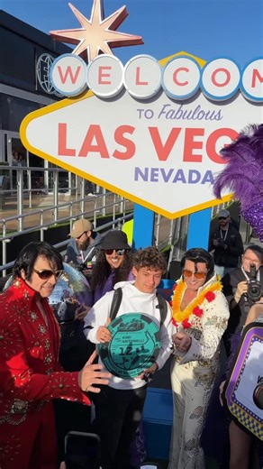 Las Vegas | Kimi Antonelli, meet Elvis Presley(s) @kimi.antonelli @mercedesamgf1 @f1 @f1lasvegas #LasVegasGP | Instagram