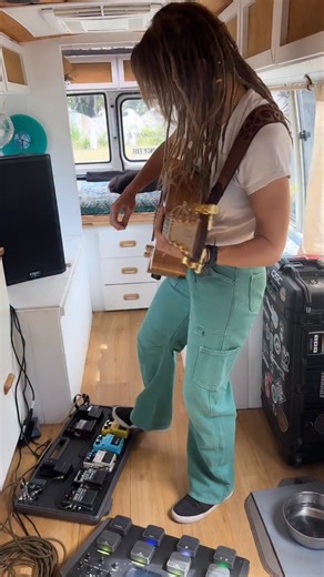 2.6K views · 269 reactions | ‘Be Mine’ noodle solo Gear: Guitar: @coleclarkguitars Looper: @sheeranloopers Fx Pedals: @roland_aus Speaker: @qscaudio #guitarsolo #fyp #loop #newmusic | Majelen | Facebook