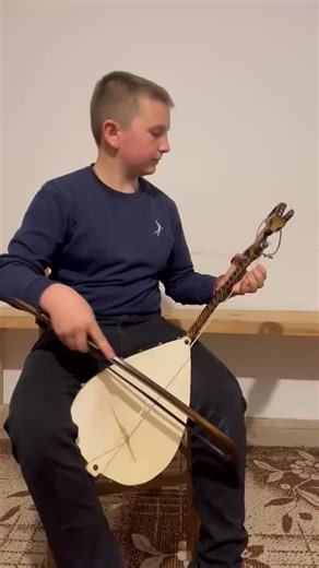 Traditional Gusle Player Svetо Vujović 🎶