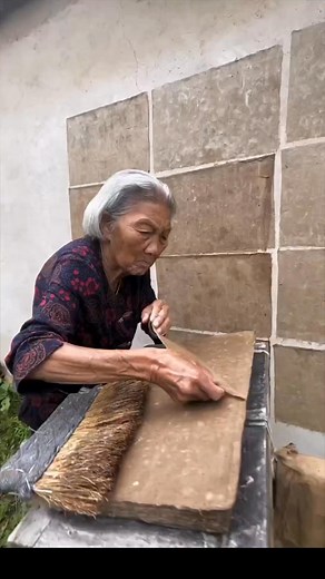 How was Paper Made in Ancient China #shorts #AncientChinaPaper #PaperMakingHistory #ChineseInventions #PaperProduction #AncientCrafts #TraditionalPaperMaking #ChinesePaperArt #PaperHeritage ancient China paper paper making history Chinese inventions paper production ancient crafts traditional paper making Chinese paper art paper heritage | GD King