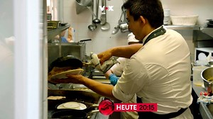 Ein Duell zwischen zwei Spitzen-Köchen bis an die absolute Grenze. Heute Abend zeigen wir euch noch einmal den Kampf zwischen Tim Mälzer und Tohru Nakamura. | Kitchen Impossible