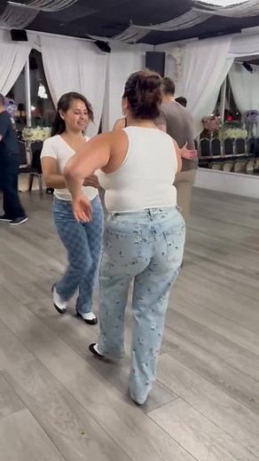 Beginner Salsa class @ OC Salsa w/ Marisela & Ana in Fountain Valley. Such a fun class with such caring instructors 🙂 Never danced before? No problem. Our classes are structured to have tons of tepetition with music with short content to help students retain all concepts. Come try it out! No partner or appointment needed. We offer beginner classes for salsa, bachata & cumbia Monday to friday at 16131 Harbor, Fountain Valley. Save big! All monthly classes and parties for $139🤩 All info at 🌐www