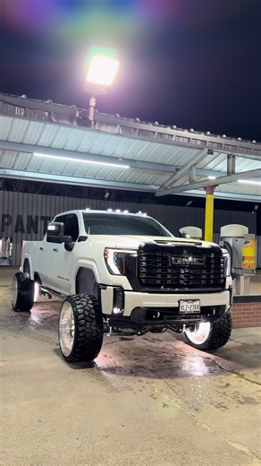 Discover the GMC Denali Ultimate Features