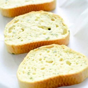 Texas toast pizza Ingredients 1 package (11-1/4 ounces) frozen garlic Texas toast 1 jar of pizza sauce 2 cups mozzarella/ cheddar cheese 1 pepperoni Preheat oven to 425. I used a non stick cookie sheet. No need to add/spray the pan, because the bread is already coated with butter. Set in the oven for about 7 min. I wanted a little bit of a crunchier bottom (8min). | Easy Meals