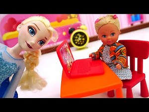 Elsa Disney Princess doll & Barbie Baby Doll’s evening routine