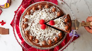 All you need is love and this delicious Malt Cake made with the goodness of Olper's Dairy Cream. #OlpersDairyCream #GoodnessBarhjaye #OlpersDairyCream #GoodnessBarhjaye #FoodFusion #happycookingtoyou #foodfusionpk Written Recipe: https://bit.ly/3Ck3ZkY | Food Fusion