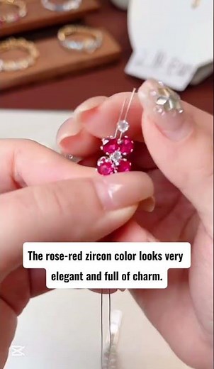 Unique jewelry Making, the Shiny Rose bracelet tutorial. Handmade jewelry artist