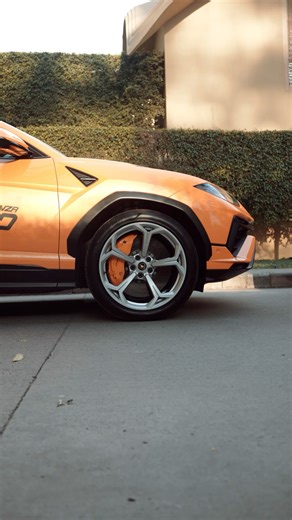 Describe Esperienza Giro in one word. We’ll start: Mesmerizing. #Lamborghini | Lamborghini India