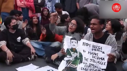 Delhi Police has arrested 22 people for allegedly using chilli spray on security personnel and using 'maoist' slogans at Delhi pollution protest. Other charges on protestors include refusal to disperse, obstructing officials from performing their duties, and blocking the road during the protest. On Monday, a Delhi court sent 17 people accused of obstructing and assaulting police personnel to three days’ judicial custody. | The New Indian Express