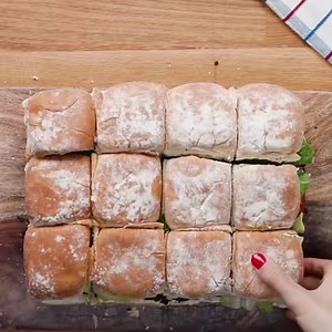 Mouth-watering slider recipes to serve to your friends! Football Sunday here we come 🏈 | Tasty