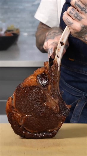 Brandon on Instagram: "Bordelaise Wine reduction: 1 bottle dry red wine 4 shallots 1 head garlic 5 sprigs thyme 1 fresh bay leaf 10 black peppercorns Peel your shallots and garlic and plop them in a pot and reduce until the wine no longer tastes boozy. You should have around 2 cups of wine reduction Beef reduction: 2 quarts beef stock 1 lb beef bones/trim 1 cup wine reduction (above) 4 shallots 5 cloves garlic-smashed 3 sprigs thyme 1 fresh bay leaf 5 black peppercorns 1 tbsp unsalted butter Sal