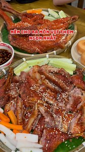 Menu của Gà Nướng Đệ Nhất lại có thêm món mới rồi đây!!! 🎉VỊT NƯỚNG THAN MUỐI ỚT - sử dụng vịt cỏ tươi 100%, không qua đông lạnh, được nướng trên than hồng. Vịt nướng ra lò nóng hổi với lớp da màu tự nhiên vàng ươm, phủ lên lớp muối ớt đỏ đậm đà, thịt bên trong thì vẫn giữ được độ mềm vừa phải mà không bị khô, chấm với nước tương truyền thống nhà làm sẽ không làm cả nhà thất vọng đâu nha. 👉Vẫn với giá tốt nhất cho khách, chỉ #210k cho Vịt Nướng Than Nguyên Con!! 🌟Mỗi phần Vịt Nướng