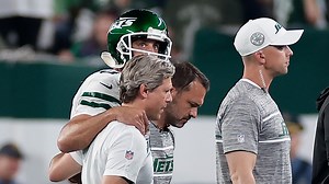 Aaron Rodgers carted from sideline after suffering apparent leg injury in his first series for Jets