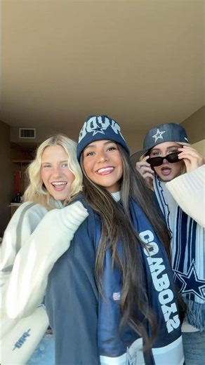 Are you a COWBOYS Fan!?! 💙🤠 #16kids #christmas #bigfamily #ootd #notenoughnelsons #fashion