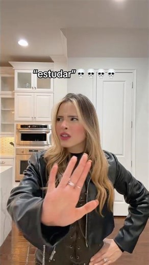 Back to school or vacation time? 📚🏖️ #shortsbrasil #viral #humor #toia