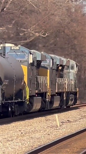 M410-06 with CSXT ET44AH #3280 Leading with a good horn show