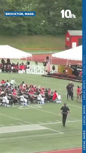 Parent yells at mayor during high school graduation