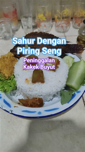 Sahur Dengan Piring Seng Peninggalan Kakek Buyut