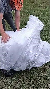 Unboxing: Ghostbusters 33-Foot-Tall Stay Puft Marshmallow Man Inflatable from HalloweenCostumes.com