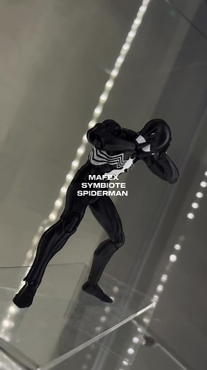 Mafex Symbiote Spiderman Action Figure Poses and Posing