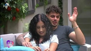 80K views · 562 reactions | Rebecca parcă așteaptă sărutul! Va face Antoni pasul, oare? | Casa Iubirii | Facebook