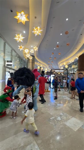 A Festive Live Performance with DreamWorks Characters! | DreamPlay