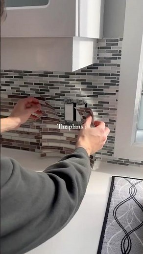 Weekend plans = kitchen backsplash upgrade | Bellagio Santi tile | Smart Tiles #peelandstick #diy
