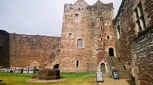 Our visit to Castle Leoch (Doune Castle) this morning... Hope you enjoy.. Heading north to Glencoe. The Highlands. Have a great day!